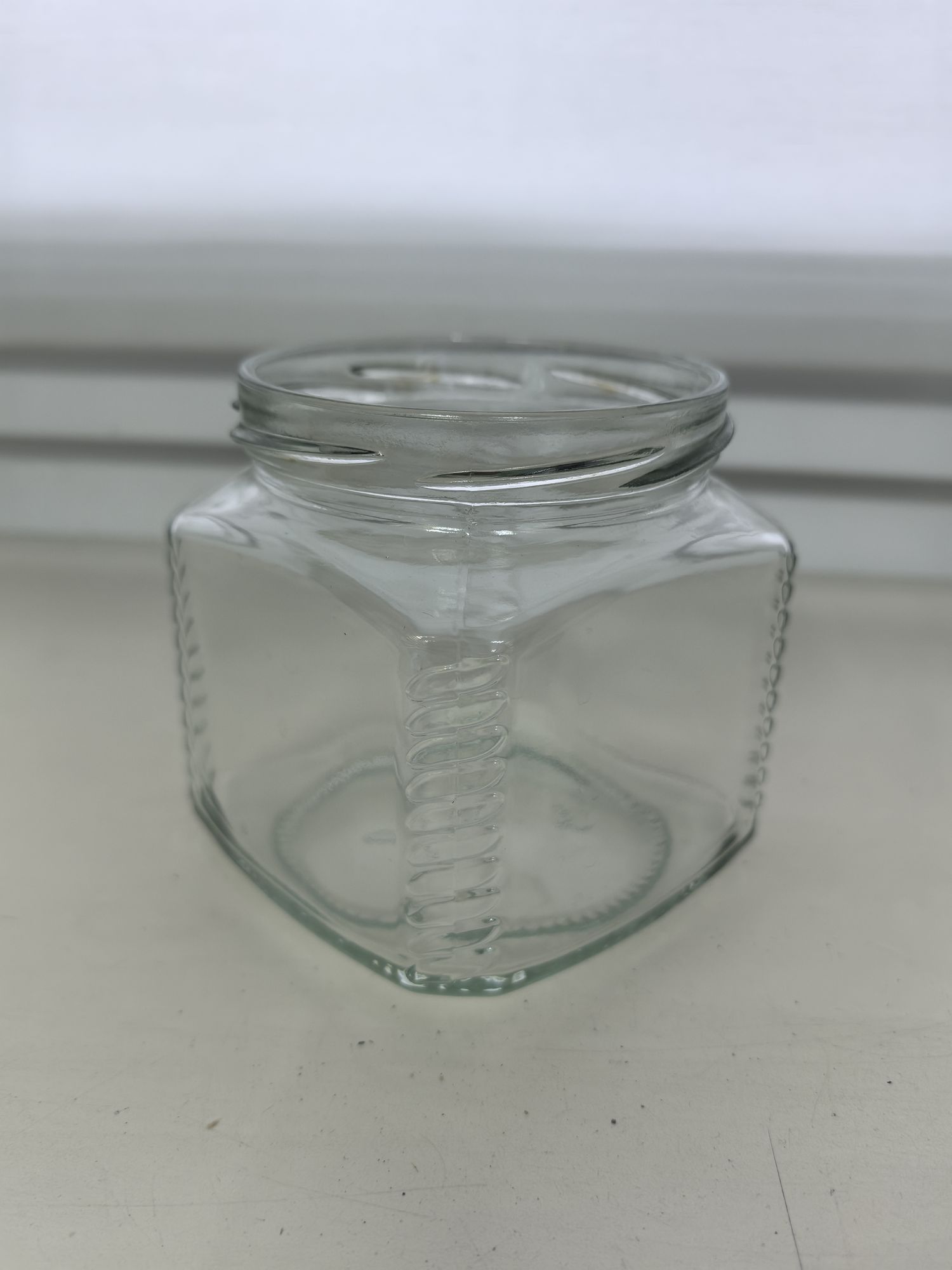 Банка стеклянная 0,39 л. КУБИК д. 82